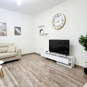  Apartment One-bedroom Gem By The Square Albania